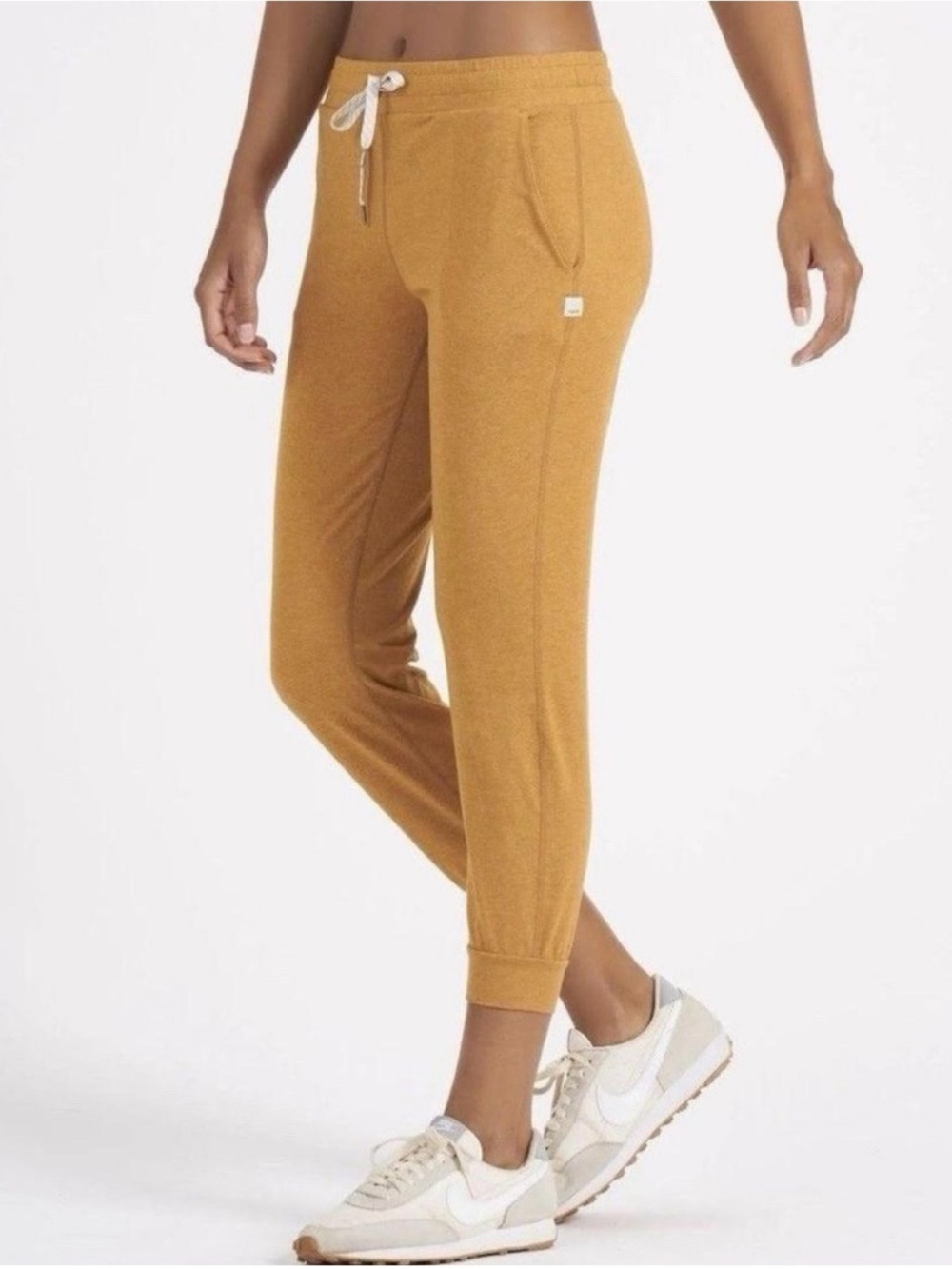 Vuori Performance Jogger in Golden Mustard